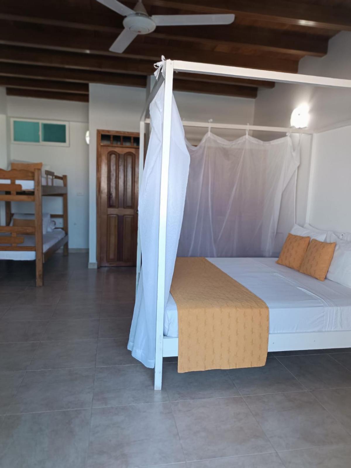 Hotel 3 Banderas Manzanillo Del Mar Cartagena Exterior foto